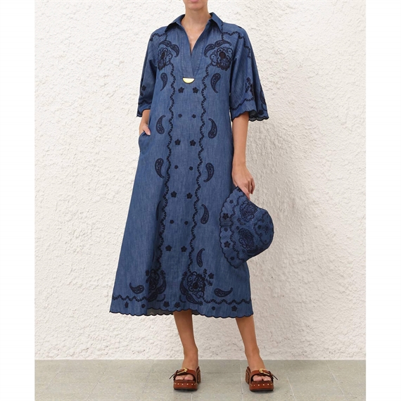 Zimmermann Aster Embroidered Denim Midi Kjole, Railway Blue